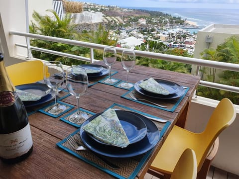 Natural landscape, Balcony/Terrace, Dining area