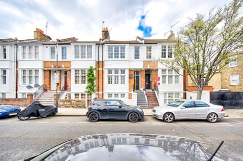 Property building, Neighbourhood, Street view, Location, Parking