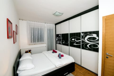 Bed, Bedroom, towels, wardrobe
