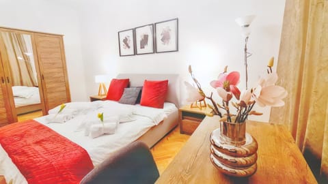 Photo of the whole room, Bedroom, hair dresser