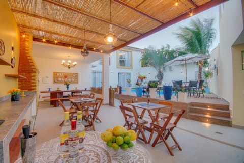 Patio, Day, Food and drinks, Seating area, Dining area