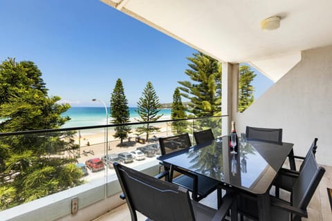 Patio, View (from property/room), Balcony/Terrace, Dining area, Sea view