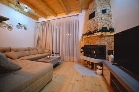 Communal lounge/ TV room, TV and multimedia, Living room, Seating area, Evening entertainment, flat iron