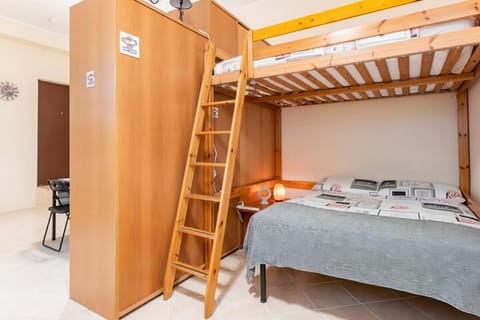 Bed, Photo of the whole room, bunk bed