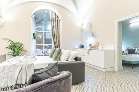 Bed, Kitchen or kitchenette, Living room, Photo of the whole room, Seating area, Bedroom