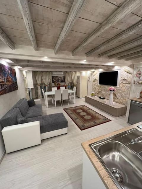Communal lounge/ TV room, TV and multimedia, Living room, Seating area