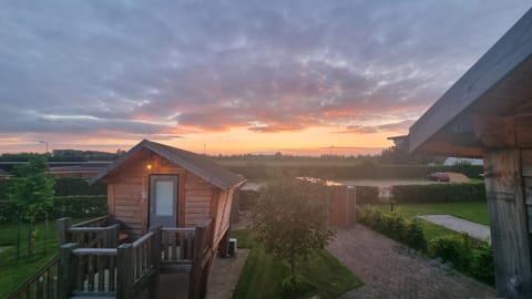 Hoogte Huisje Tirol Bed and Breakfast in Roermond