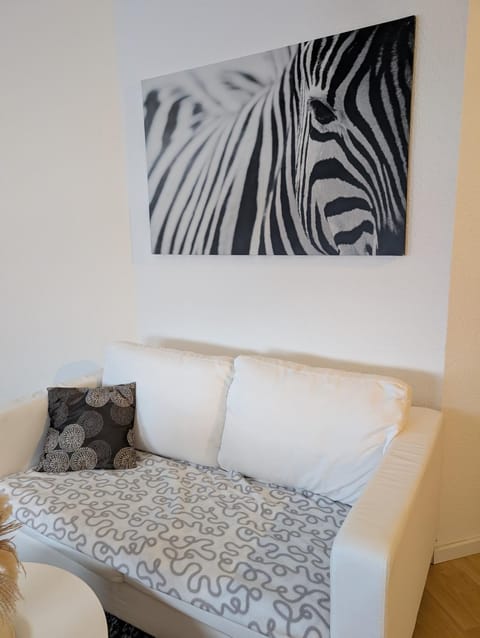 Photo of the whole room, Seating area
