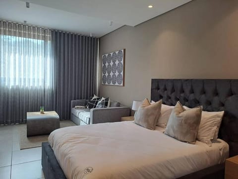 Bed, Seating area, Bedroom