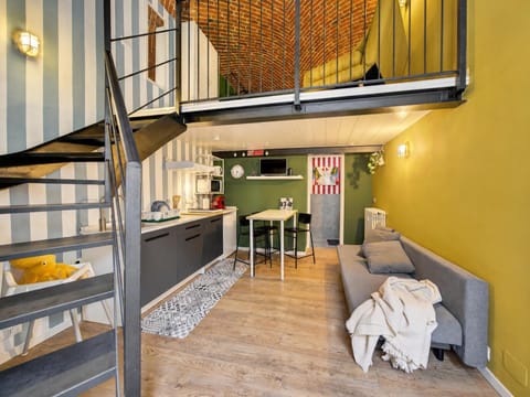 Bed, Kitchen or kitchenette, Living room, Photo of the whole room, Seating area, Dining area, pet friendly, stove
