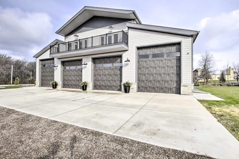 Spacious Recently Built Home Less Than 1 Mi to Lake! House in Lake Winnebago