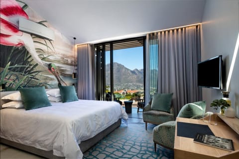 Bed, Natural landscape, TV and multimedia, Seating area, Bedroom, Mountain view, Sea view, Quiet street view