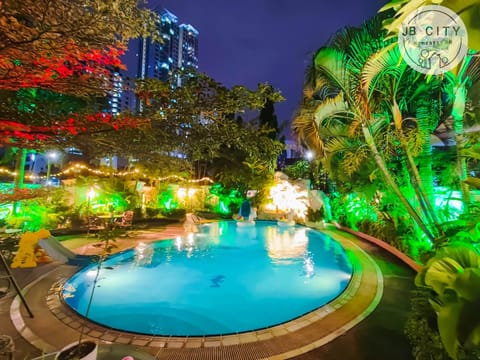 Swimming pool