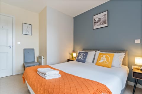 Bed, Decorative detail, Bedroom