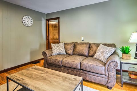 Hilltop Home with Grill, In Wayne Natl Forest House in Ohio