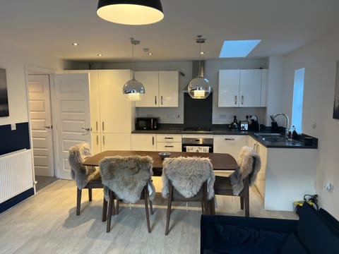 Olea Tree House with Free Parking close to Addenbrooke's Apartment in Cambridge