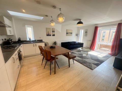 Olea Tree House with Free Parking close to Addenbrooke's Apartment in Cambridge