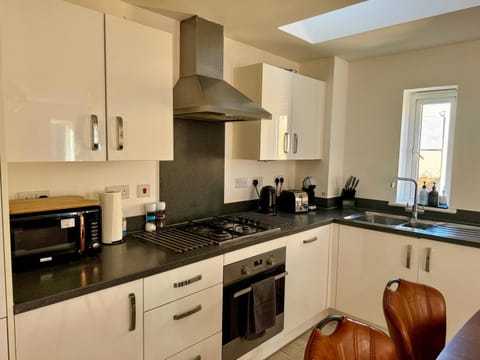 Olea Tree House with Free Parking close to Addenbrooke's Apartment in Cambridge