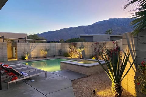View (from property/room), Pool view, Swimming pool, sunbed