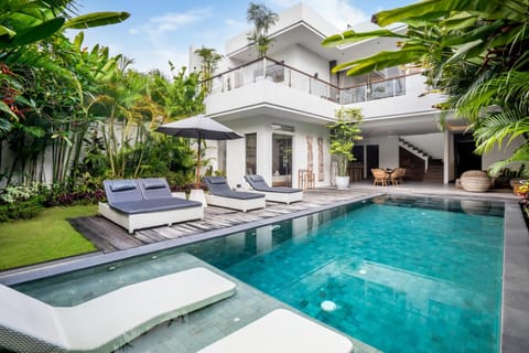 Property building, Garden, Garden view, Pool view, Swimming pool, sunbed