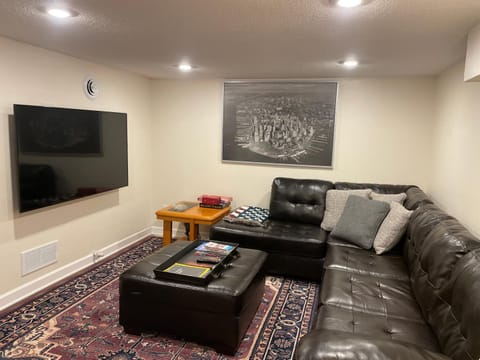 Communal lounge/ TV room, TV and multimedia, Living room, Seating area, Evening entertainment