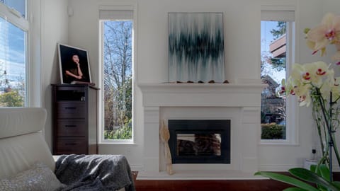 温西区豪华别墅附有按摩浴缸钢琴，接近机场downtown Villa in Vancouver