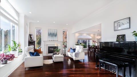 温西区豪华别墅附有按摩浴缸钢琴，接近机场downtown Villa in Vancouver