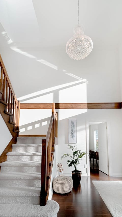 温西区豪华别墅附有按摩浴缸钢琴，接近机场downtown Villa in Vancouver