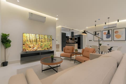 TV and multimedia, Living room, Seating area, Evening entertainment