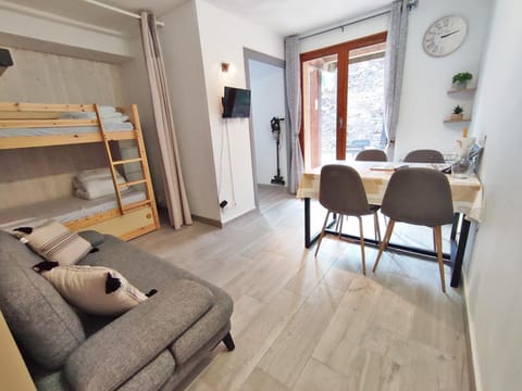 TV and multimedia, Living room, Dining area