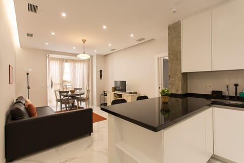 Kitchen or kitchenette, Seating area, Dining area