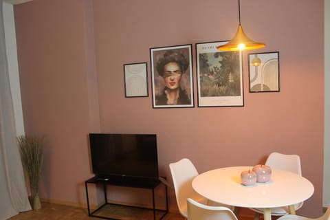 TV and multimedia, Living room, Dining area