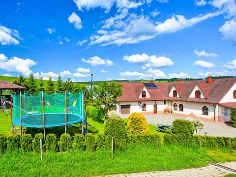 Property building, Day, Garden, Garden view, Swimming pool