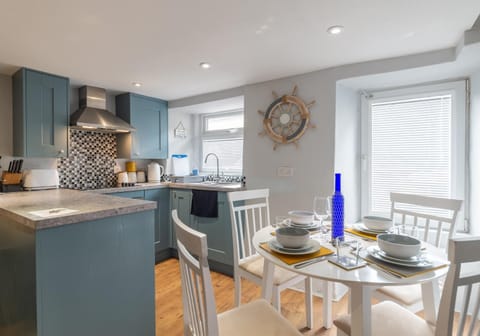 Inviting Traditional Fishermens cottage in the heart of the village, close to the harbour House in Mevagissey