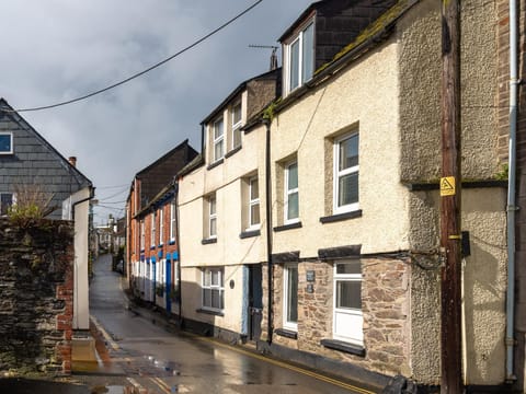 Inviting Traditional Fishermens cottage in the heart of the village, close to the harbour House in Mevagissey