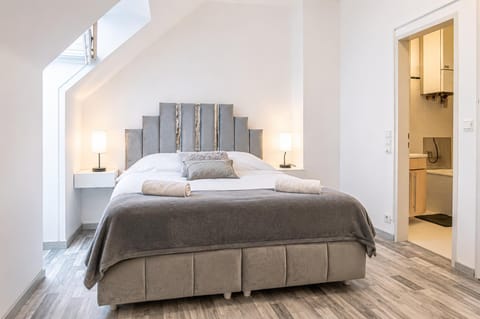 Bed, Bedroom, towels, wardrobe