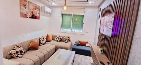 TV and multimedia, Living room, Photo of the whole room, Seating area, air conditioner