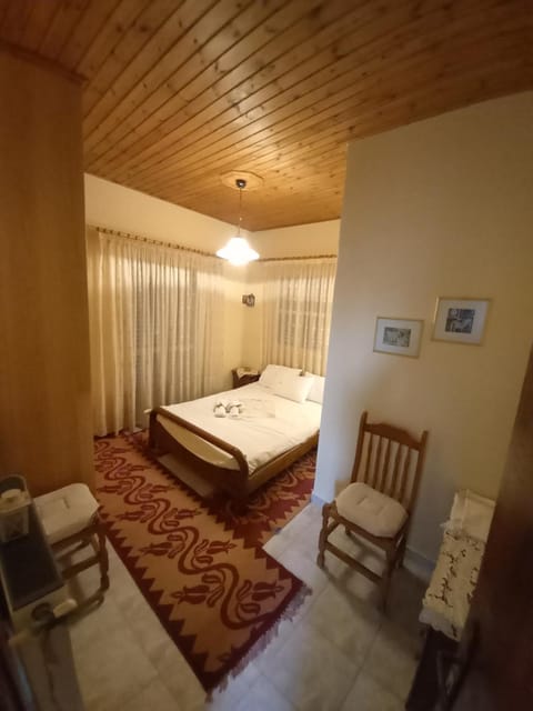 Property building, Bed, Day, Night, Bedroom, On site, Pets, Guests, Area and facilities, children, young children, older children, group of guests, Family, locker, towels, wardrobe