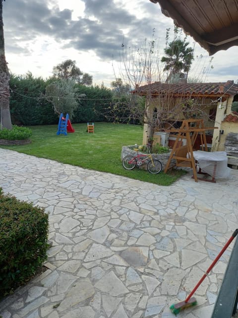 Property building, Day, People, Activities, BBQ facilities, Children play ground, Garden, Balcony/Terrace, Cycling, On site, Pets, Guests, Garden view, Area and facilities, Time of day, children, young children, older children, group of guests, Family