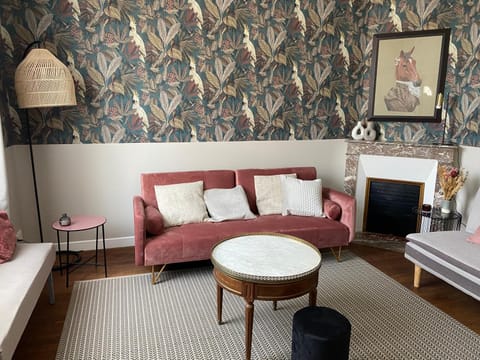 MAISON 4 chambres 12 pers à 2,8KM DU CIRCUIT et proche BOULERIES JUMP House in Le Mans