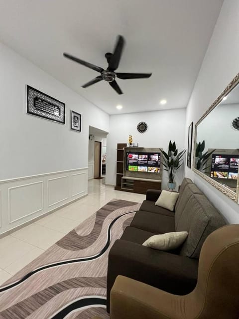 TV and multimedia, Living room, Seating area, fireplace