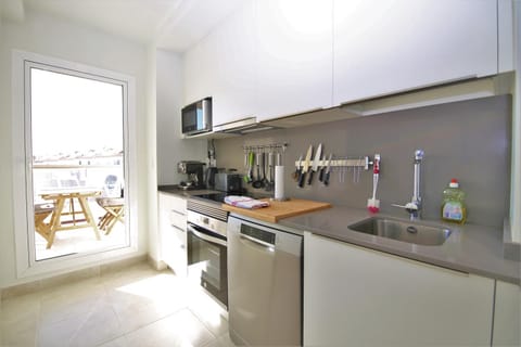 Kitchen or kitchenette, dishwasher, minibar, pet friendly, stove