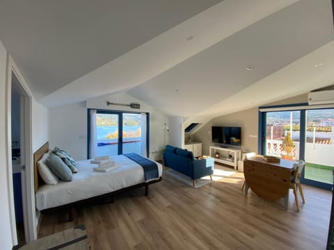 View (from property/room), View (from property/room), Photo of the whole room, Mountain view, Mountain view, River view, Sea view, Sea view