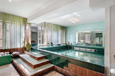 Living room, Swimming pool