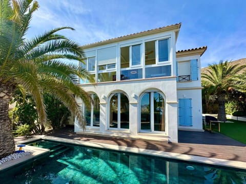 Property building, Day, Garden, Garden view, Pool view, Swimming pool