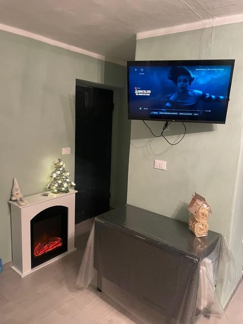 TV and multimedia, Living room, Seating area, Evening entertainment, flat iron