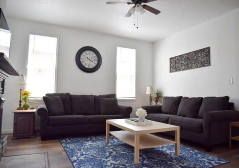 Stunning Big Home Near Downtown North Shore & More House in Crafton