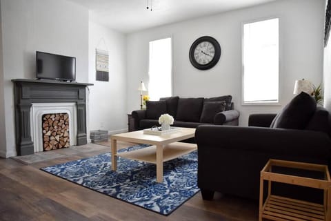 Stunning Big Home Near Downtown North Shore & More House in Crafton