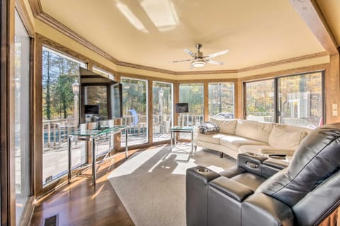 Stunning Solon Getaway about 20 Mi to Cleveland! House in Lake Erie