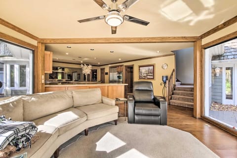 Stunning Solon Getaway about 20 Mi to Cleveland! House in Lake Erie